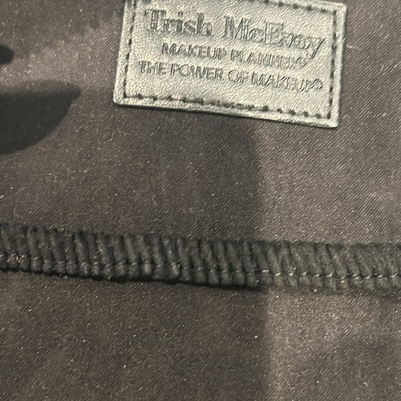 NWOT Trish McEvoy Makeup Planner. Medium Black leather w/ magnetic page - Picture 3 of 8